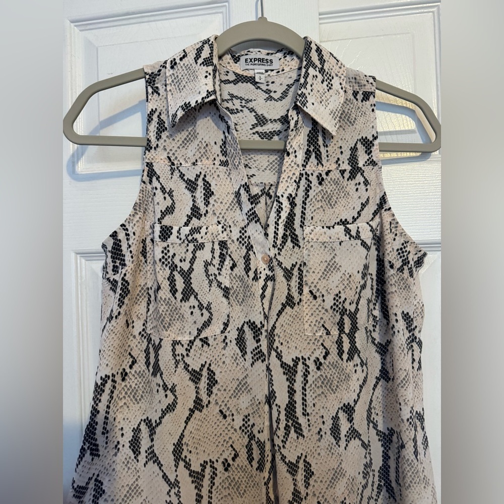 💥SALE💥Express Portofino Sleeveless Snakeskin Print Blouse Size S